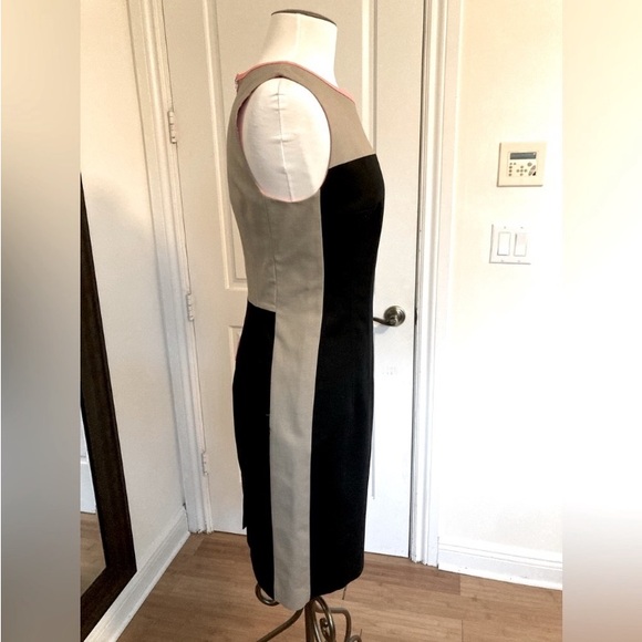 T TAHARI COLOR BLOCK SLEEVELESS SHEATH DRESS - Picture 2 of 6